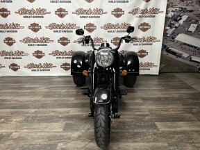 2024 Harley-Davidson® Freewheeler® Vivid Black thumb 3