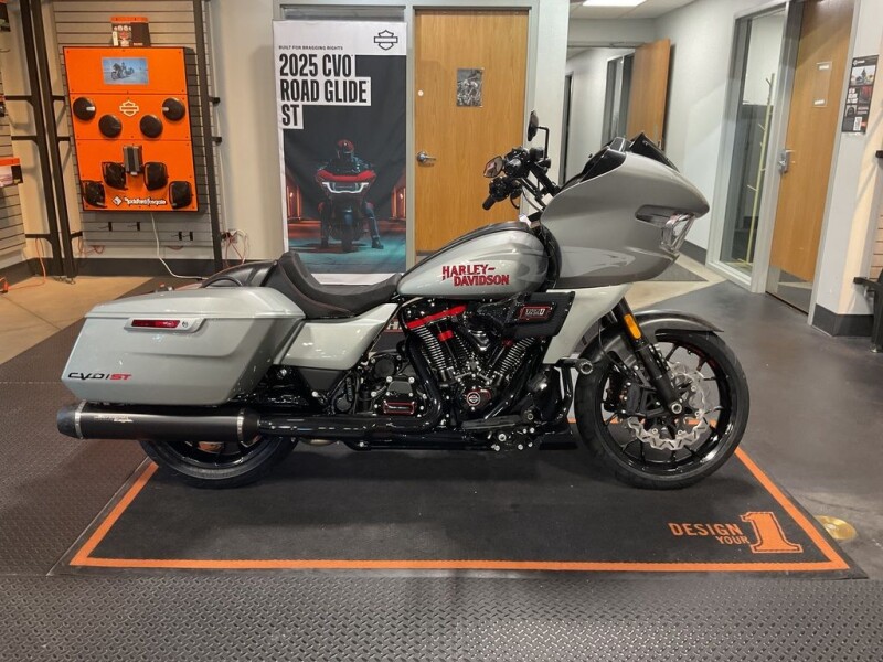 2025 Harley-Davidson® CVO™ Road Glide™ ST FLTRXSTSE
