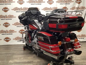 2010 Harley-Davidson® FLHTCU Electra Glide® Ultra Classic® thumb 0