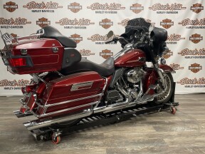 2009 Harley-Davidson® FLHTCU Electra Glide® Ultra Classic® thumb 3