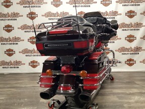 2010 Harley-Davidson® FLHTCU Electra Glide® Ultra Classic® thumb 2
