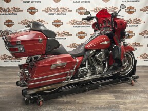 2008 Harley-Davidson® FLHTCU Electra Glide® Ultra Classic® SE - Shrine thumb 3