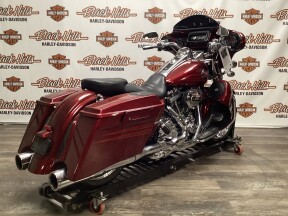 2013 Harley-Davidson® FLHRSE5 CVO™ Road King® thumb 3