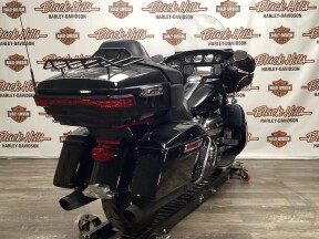 2018 Harley-Davidson® FLHTCU Electra Glide® Ultra Classic® thumb 2