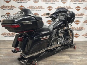 2014 Harley-Davidson® FLHTCU Electra Glide® Ultra Classic® thumb 3
