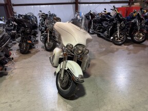 2006 Harley-Davidson® FLHTCUI Electra Glide® Ultra Classic® thumb 3