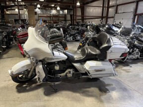 2006 Harley-Davidson® FLHTCUI Electra Glide® Ultra Classic® thumb 2