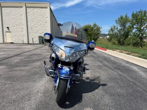 2001 Honda GL1800 Gold Wing thumb 2