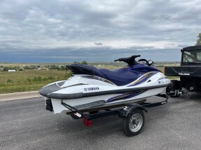 2004 Yamaha WaveRunner® FX Cruiser High Output thumb 2