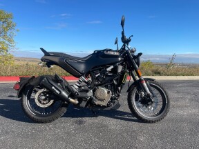 2022 Husqvarna Svartpilen 401 thumb 3