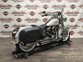 2020 Harley-Davidson® FLDE Deluxe thumb 3