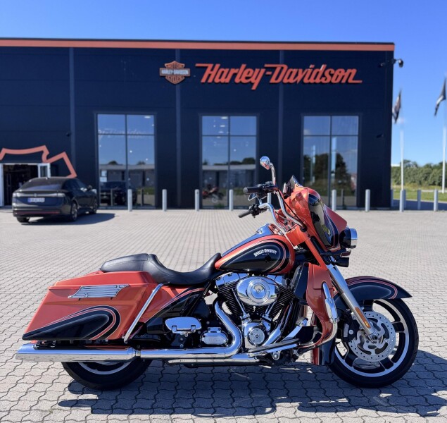 FLHX Street Glide ®