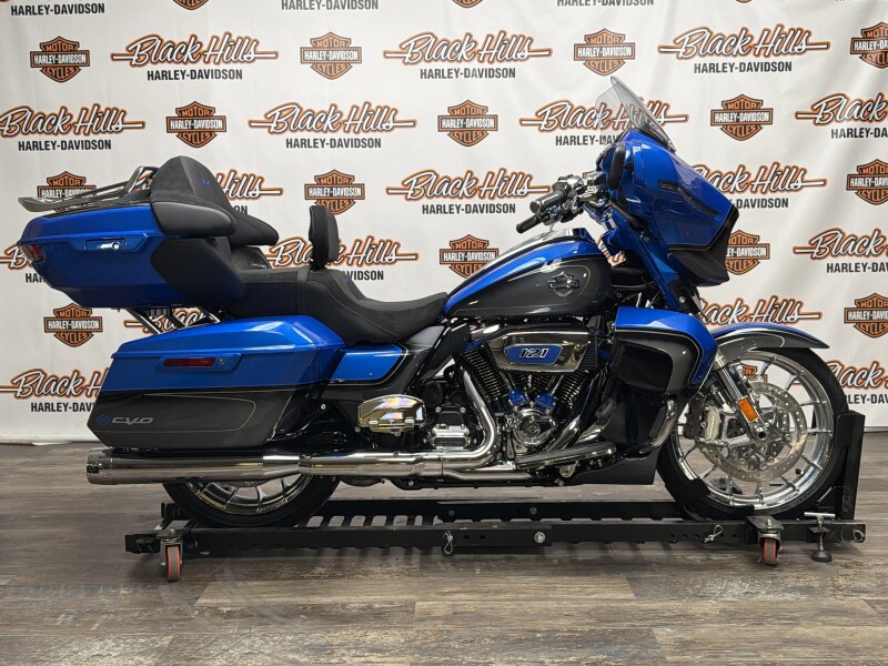 2026 Harley-Davidson® FLHXLSE CVO Street Glide Limited