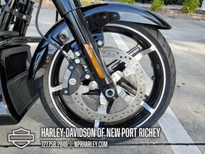 2026 Harley-Davidson® Street Glide® thumb 2