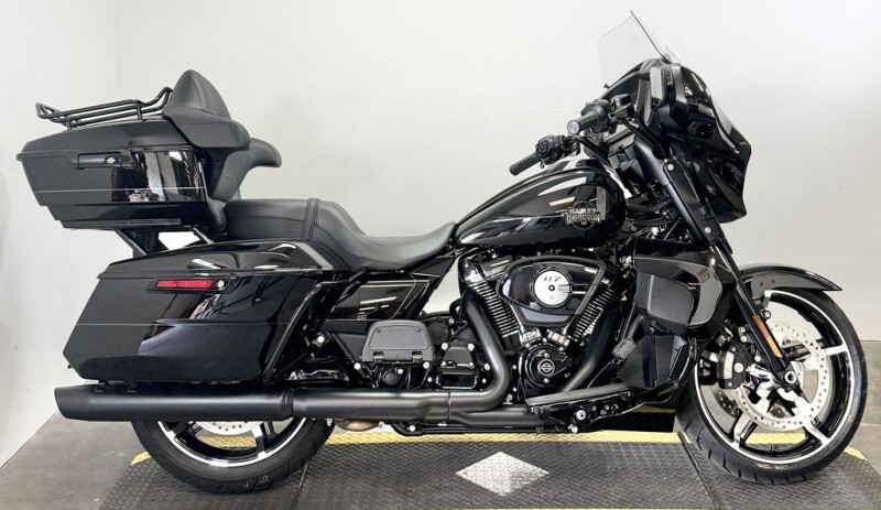 2025 Harley-Davidson® Street Glide™ Ultra FLHXU