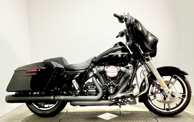 2017 Harley-Davidson® Street Glide® FLHX