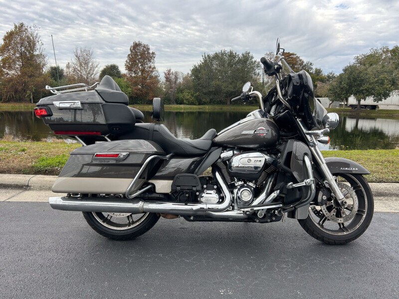 2023 Harley-Davidson® Ultra Limited FLHTK