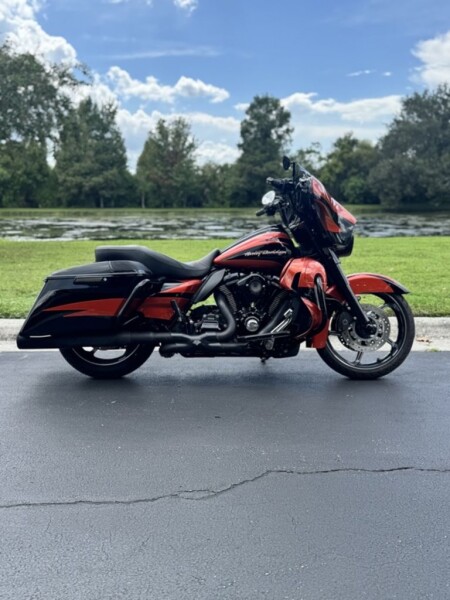2017 Harley-Davidson® CVO™ Street Glide® FLHXSE