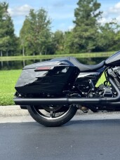 2025 Harley-Davidson® Street Glide™ FLHX thumb 2