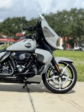2025 Harley-Davidson® Street Glide™ Ultra FLHXU thumb 2