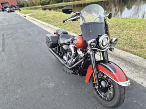 2025 Harley-Davidson® Heritage Classic FLHC thumb 2
