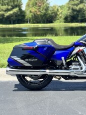 2025 Harley-Davidson® CVO™ Road Glide™ FLTRXSE thumb 3