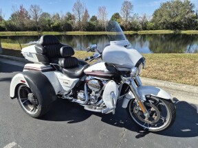 2020 Harley-Davidson® CVO™ Tri Glide® FLHTCUTGSE thumb 2