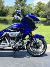2025 Harley-Davidson® CVO™ Road Glide™ FLTRXSE thumb 2