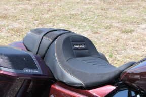 2024 Harley-Davidson® CVO™ Street Glide® FLHXSE thumb 2