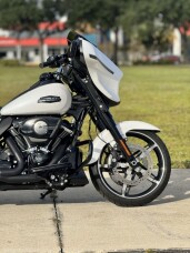 2024 Harley-Davidson® Street Glide® FLHX thumb 2