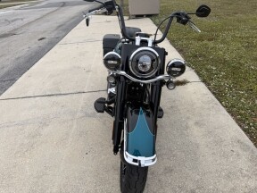 2026 Harley-Davidson® Heritage Classic® FLHC thumb 3