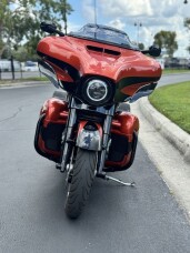 2017 Harley-Davidson® CVO™ Street Glide® FLHXSE thumb 0