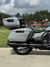 2025 Harley-Davidson® Street Glide™ Ultra FLHXU thumb 3