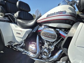 2020 Harley-Davidson® CVO™ Tri Glide® FLHTCUTGSE thumb 3