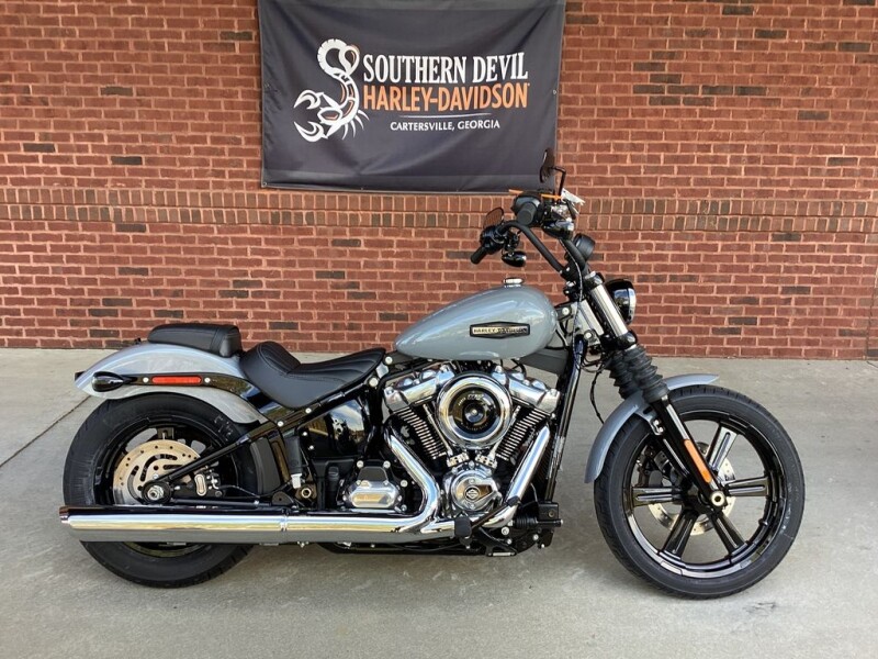 2026 Harley-Davidson® Street Bob® Dark Billiard Gray Chrome Cast Wheels