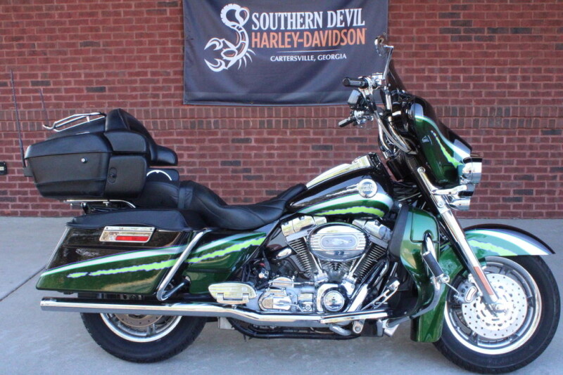 2006 Harley-Davidson® Screamin’ Eagle Ultra Classic Electra Glide Two-Tone Black Emerald and Majesti