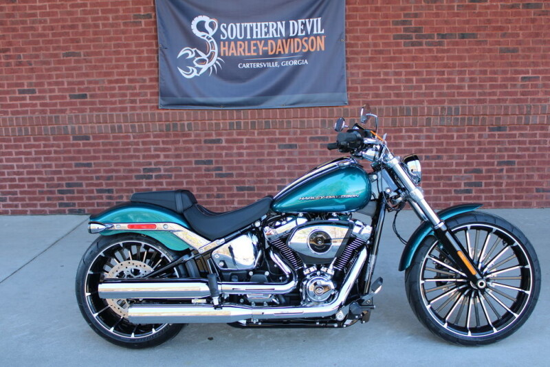 2026 Harley-Davidson® Breakout® Teal Thunder Chrome Trim