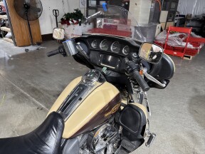 2014 Harley-Davidson® FLHTCUTG Tri Glide® Ultra thumb 1