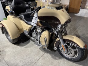 2014 Harley-Davidson® FLHTCUTG Tri Glide® Ultra thumb 3