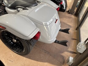 2025 Harley-Davidson® FLRT Freewheeler® thumb 2