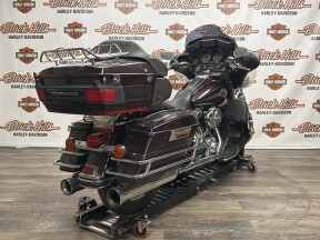 2006 Harley-Davidson® FLHTCUI Electra Glide® Ultra Classic® thumb 3
