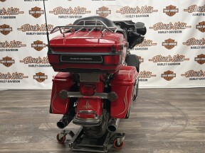 2011 Harley-Davidson® FLHTK Electra Glide® Ultra Limited thumb 2