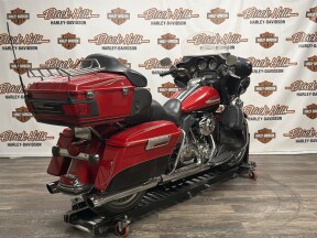 2011 Harley-Davidson® FLHTK Electra Glide® Ultra Limited thumb 3