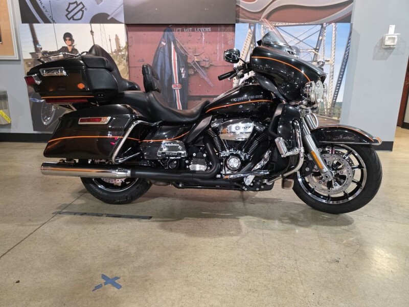 2017 Harley-Davidson® Ultra Limited FLHTK 