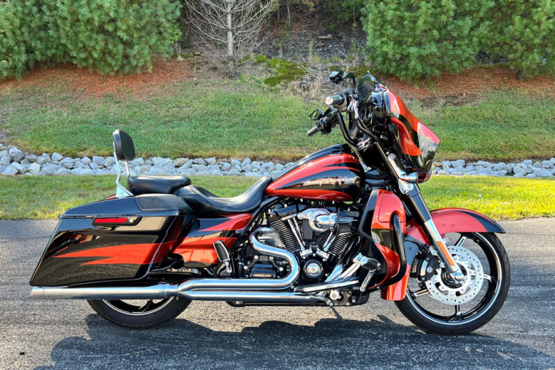 2017 Harley-Davidson® CVO™ Street Glide® FLHXSE