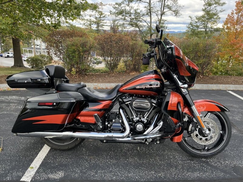2017 Harley-Davidson® CVO™ Street Glide® FLHXSE