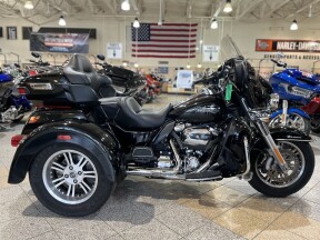 2018 Harley-Davidson® Tri Glide® Ultra FLHTCUTG thumb 3