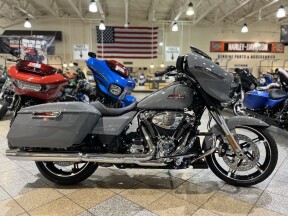 2026 Harley-Davidson® Street Glide® FLHX thumb 3