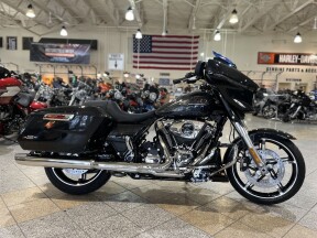 2026 Harley-Davidson® Street Glide® FLHX thumb 3