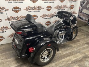 2024 Harley-Davidson® FLHTCUTG Tri Glide® Ultra thumb 2
